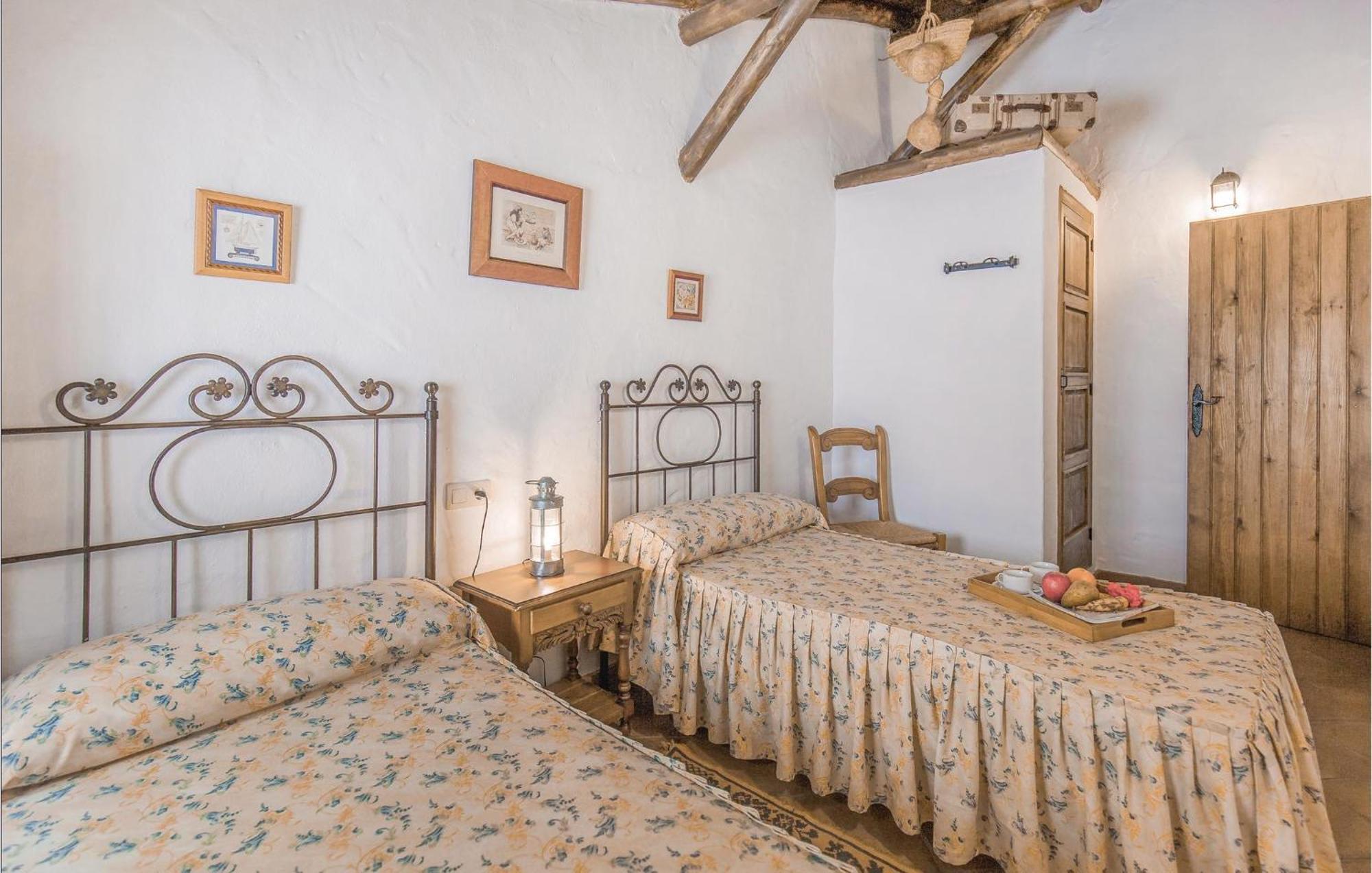 Cozy Home In Zahara De La Sierra With Kitchen מראה חיצוני תמונה